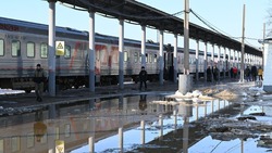 Привести территорию вокзала,  и не только его, в порядок