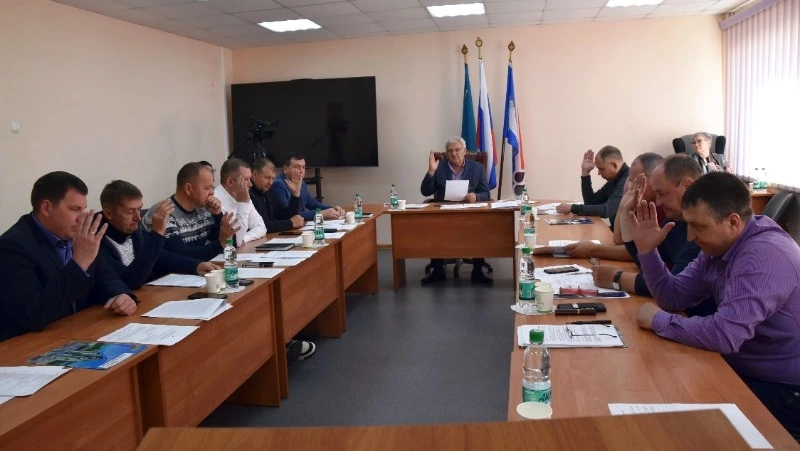 Приняли не только решения, но и гостя 