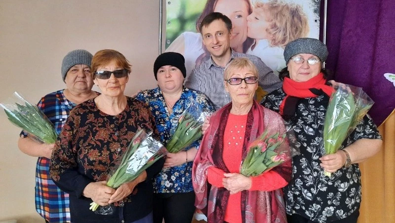 Весна: и цветы подарить,  и подумать о лете