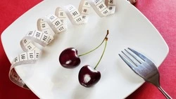 Откажитесь от этих продуктов и вы забудете о свисающем животе: советы диетологов   