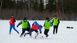 В Ногликах вернули  футбол на снегу