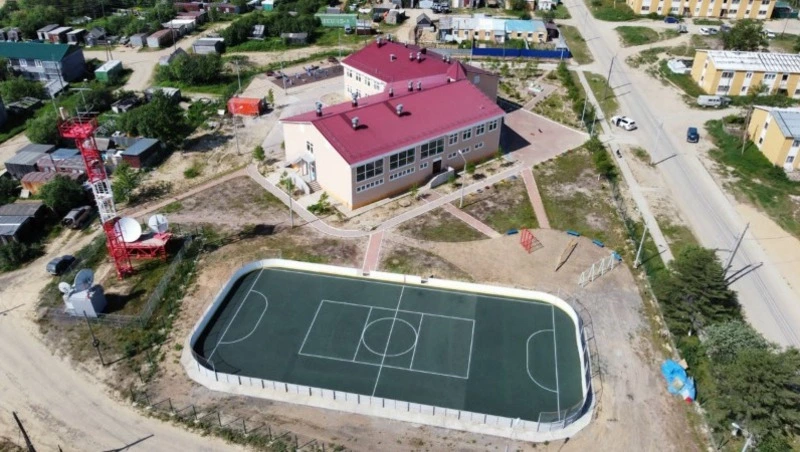 Корт школы в селе Вал радует глаз