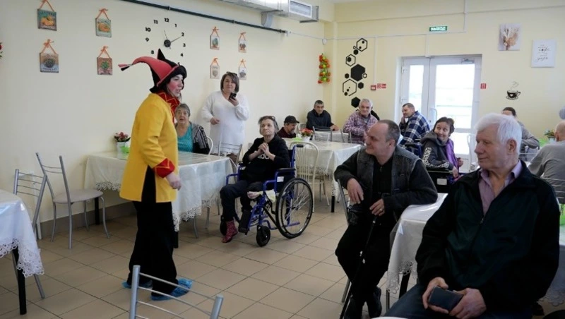 Блинное настроение пришло в Ногликский дом-интернат!