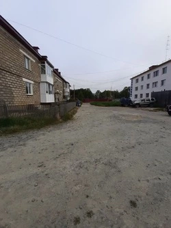 На площадь двора никто не посягает