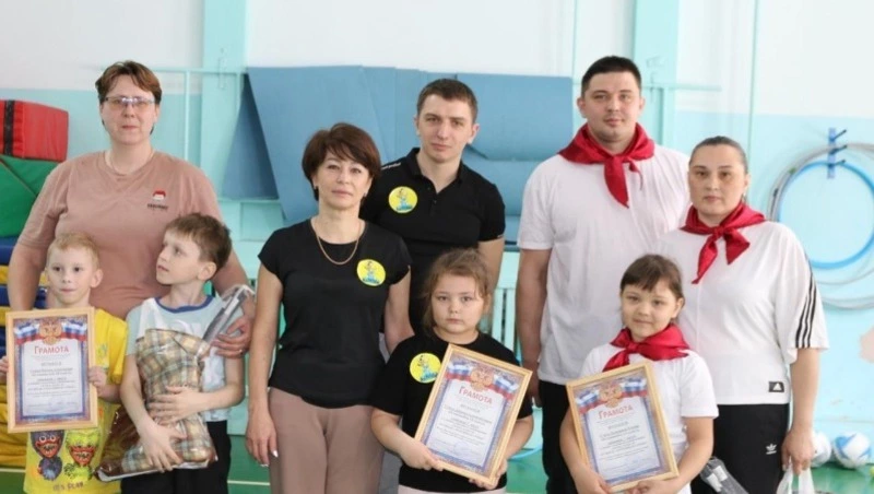 «Папа, мама, я – спортивная и дружная семья!»