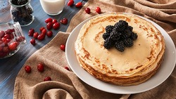 Легкий и быстрый рецепт блинов на Масленицу: день первый 