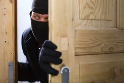 Обокрал соседку