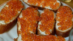 Так себе продукт: в сахалинской красной икре нашли паразитов