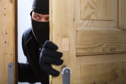Обокрал соседку