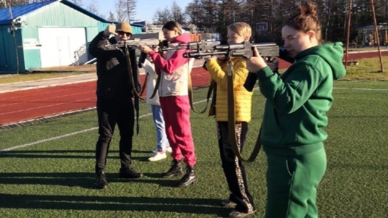 Прошли курсы военной подготовки