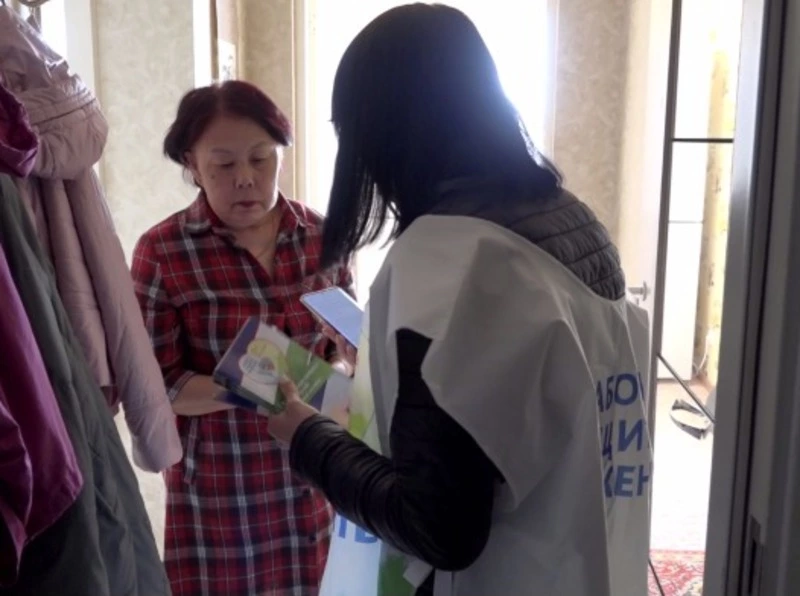 Помогают освоить  социальные сервисы