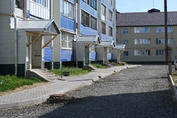 Двор всё краше