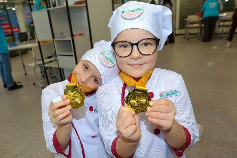 Валерий Лимаренко поздравил региональную сборную с успешным выступлением на чемпионате «Абилимпикс»