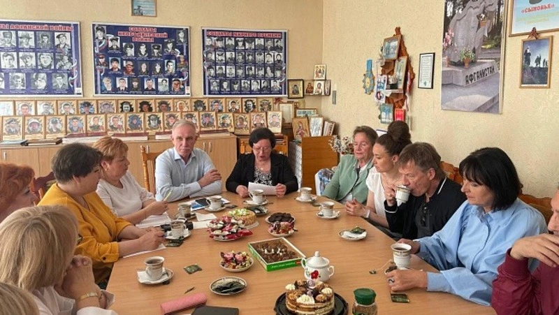 Сергей Морозов предложил запустить патриотический проект «Равнение на Победу»