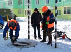Не ругайте работника ЖКХ.  Он делает всё, что в его силах