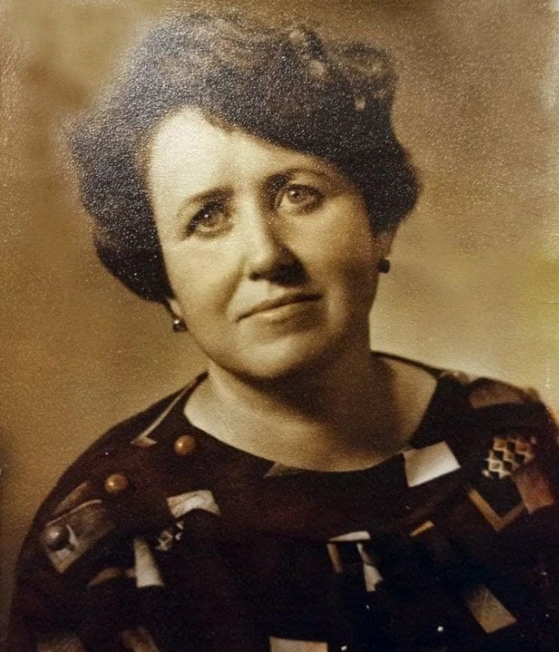 Через её руки прошло несколько поколений 