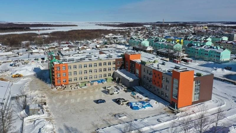 Сахалинская область сохраняет высокие темпы строительства школ и детских садов