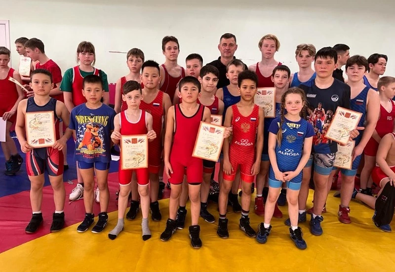 Соревновались более ста борцов