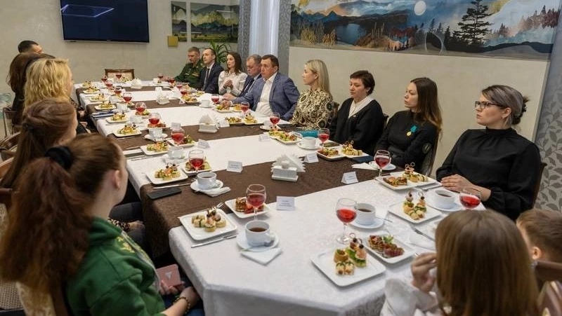 Валерий Лимаренко встретился с семьями погибших сахалинских защитников