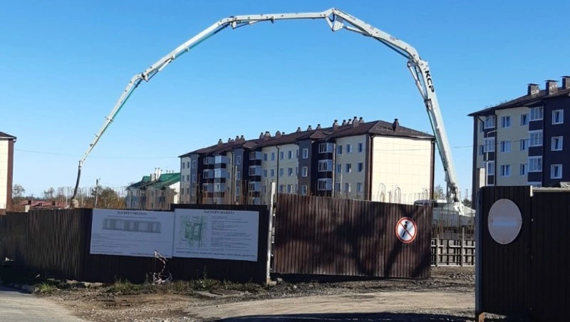 Возводят самый большой жилой дом в Ногликах за последние десятилетия