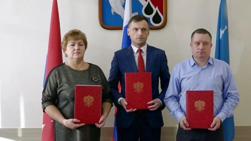 В Ногликском районе закрепили  гарантии для трудящихся