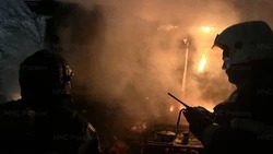 Горел вещевой склад на Монги