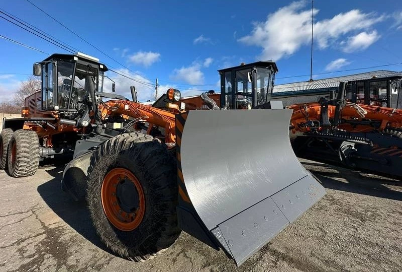 22 единицы дорожной техники приобрели в этом году за счет областного бюджета