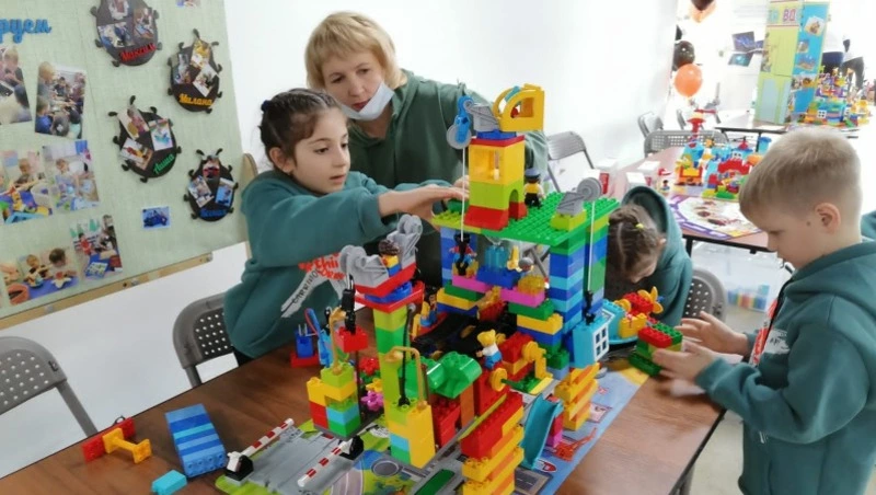 Ногликские дошколята показали класс по робототехнике