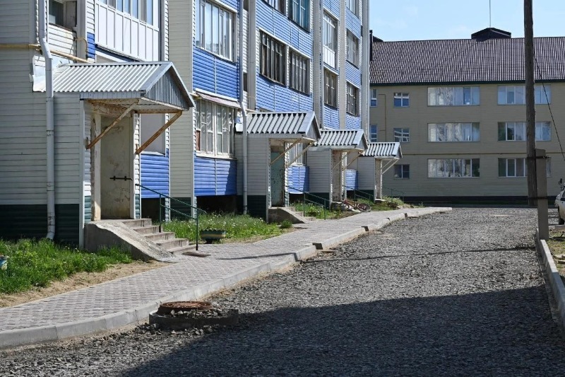 Двор всё краше